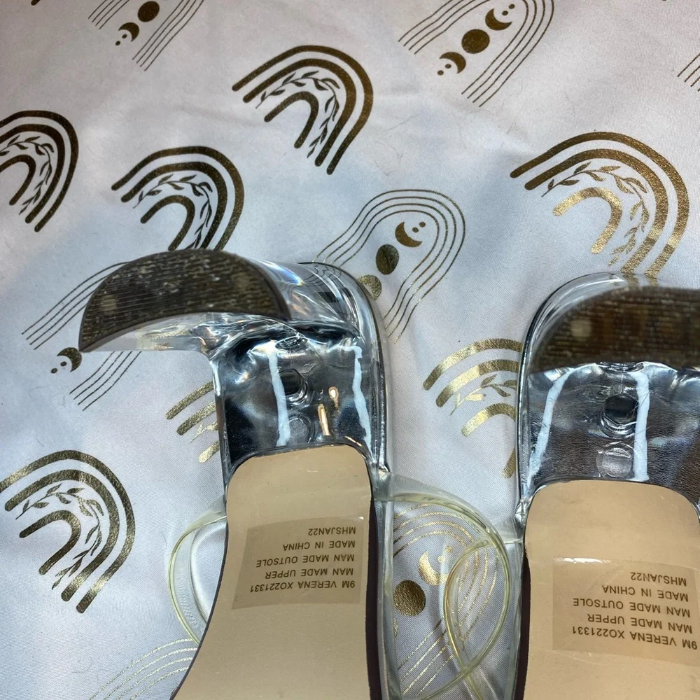XOXO Silver Heels Modern Sleek Design